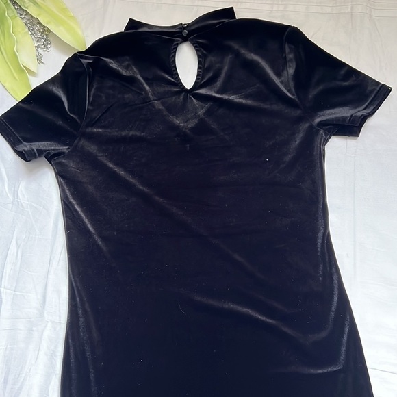 Ambiance Choker Velvet Dress - Picture 6 of 6